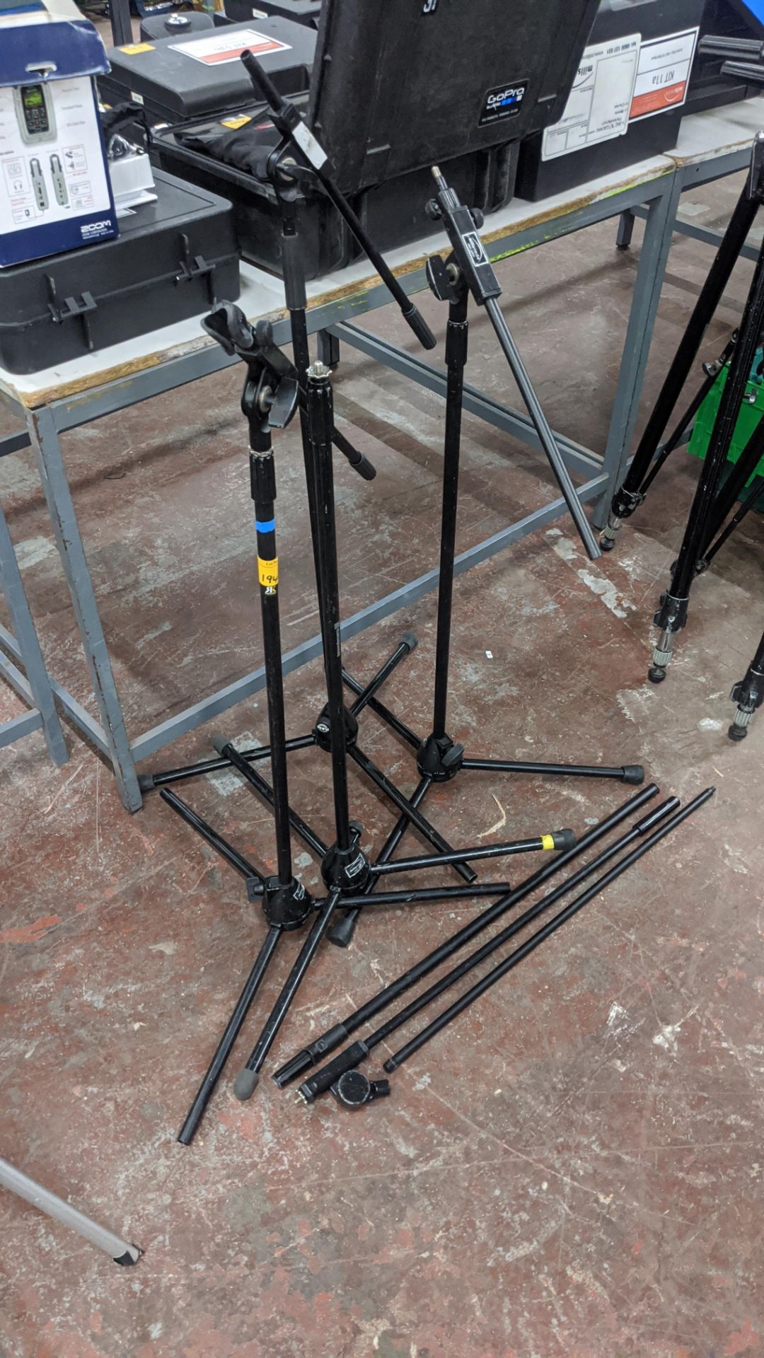 4 assorted audiovisual tripod stands plus 3 extension pieces for use with same Lots 51 - 480 - Image 2 of 3