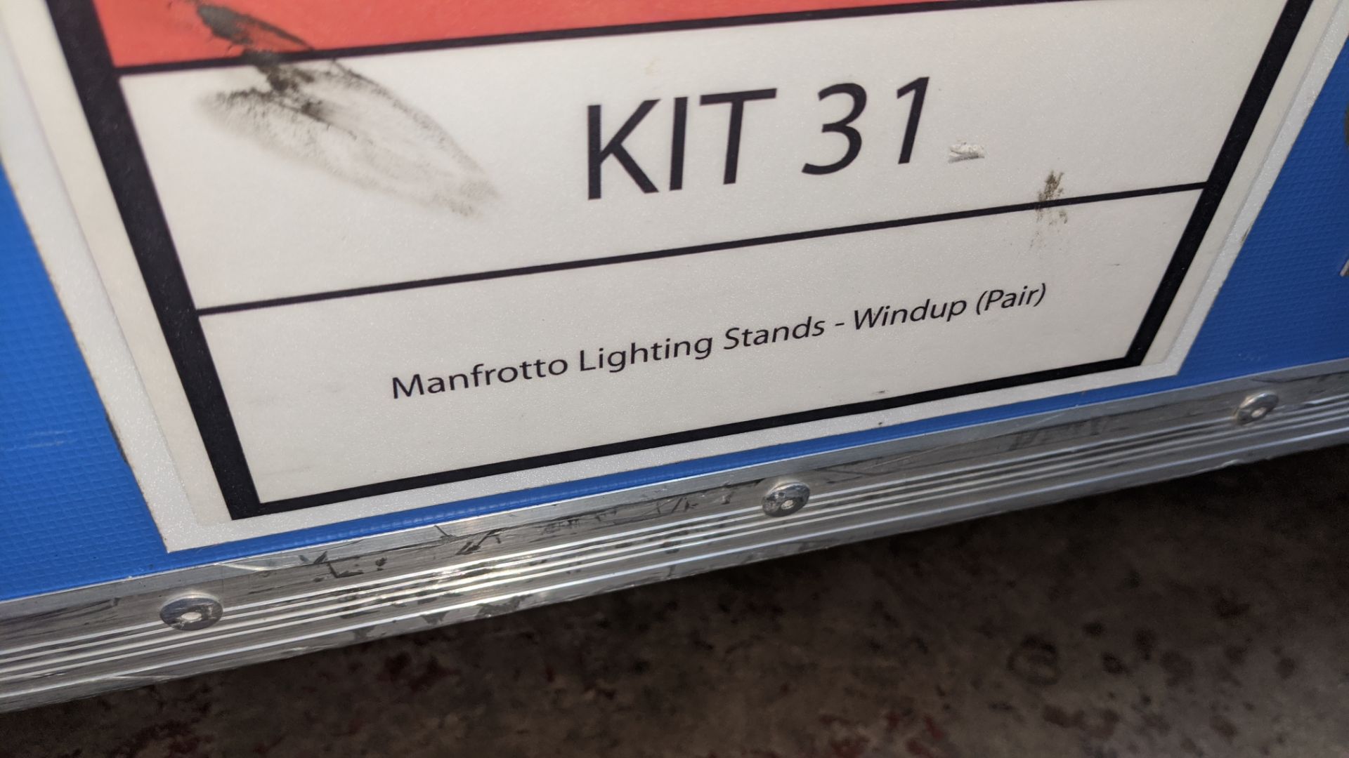 Manfrotto lighting stand kit comprising wind up pair & mobile flight case Lots 51 - 480 comprise the - Image 3 of 5