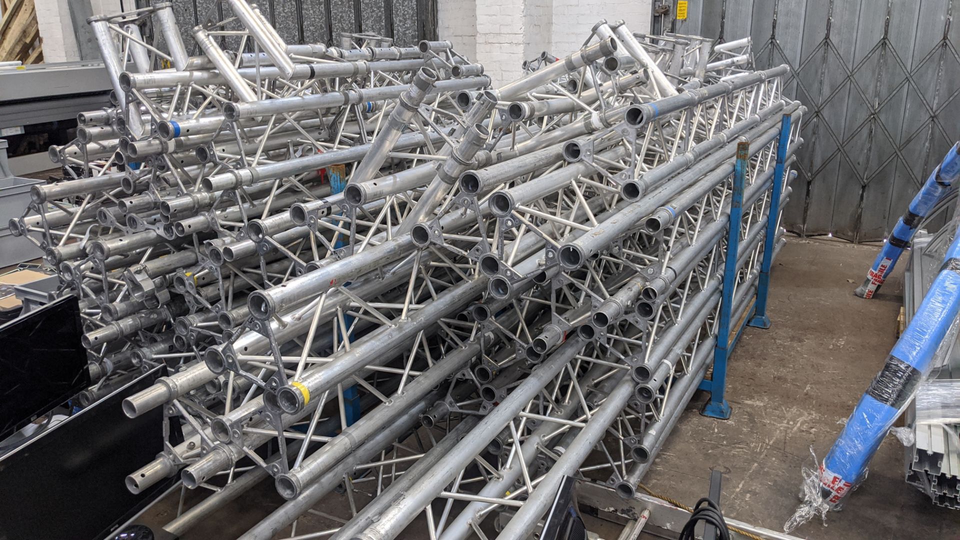 Very large quantity of Astralite triangular truss. This lot comprises the contents of 3 stillages, 2 - Image 5 of 21