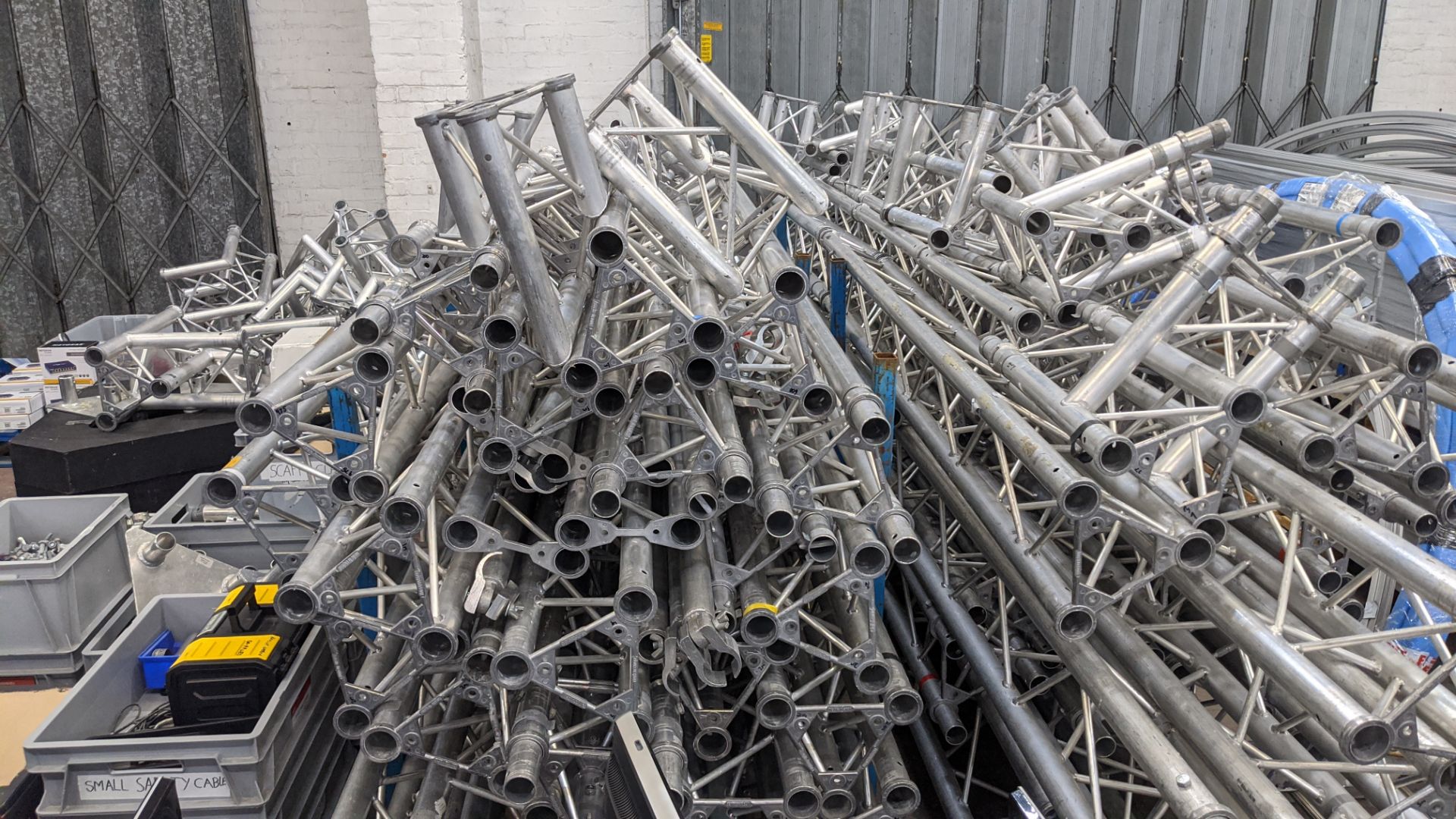 Very large quantity of Astralite triangular truss. This lot comprises the contents of 3 stillages, 2 - Image 3 of 21