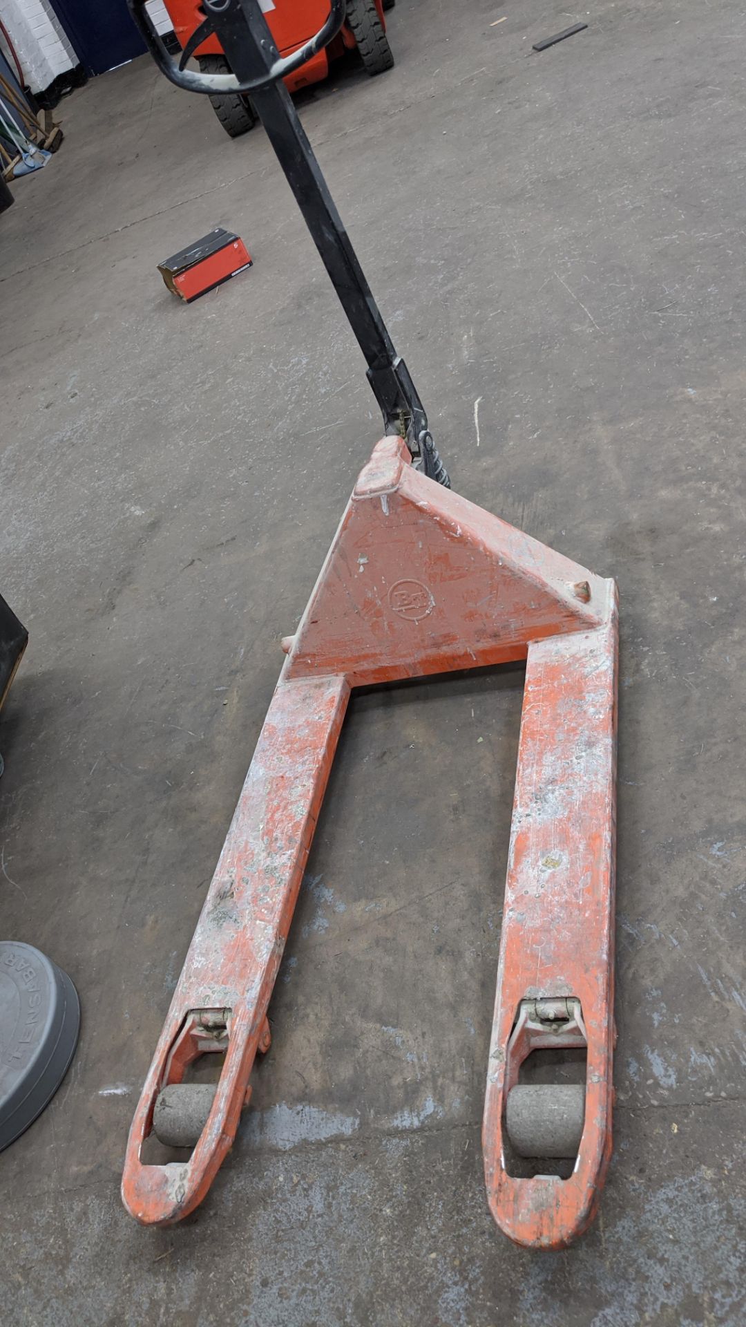 BT pallet truck - LHM230 Lots 1 to 39 comprise the total assets from a fibreglass mould manufacturer - Image 5 of 5