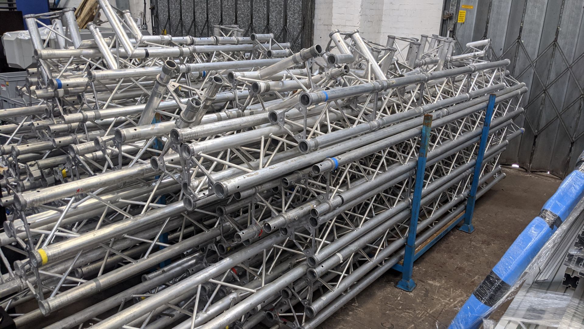 Very large quantity of Astralite triangular truss. This lot comprises the contents of 3 stillages, 2 - Image 8 of 21