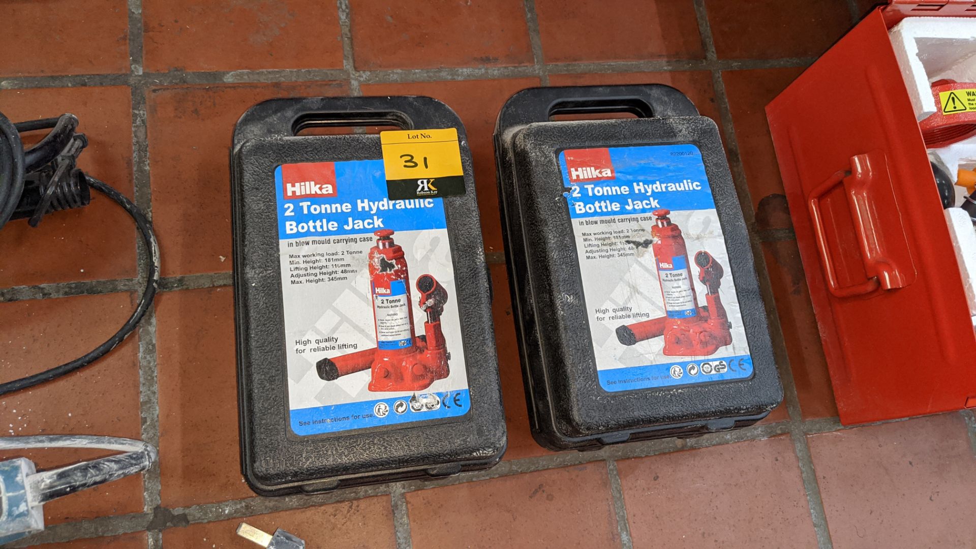 Pair of 2 tonne hydraulic bottle jacks each in their own case Lots 1 to 39 comprise the total assets - Image 2 of 4