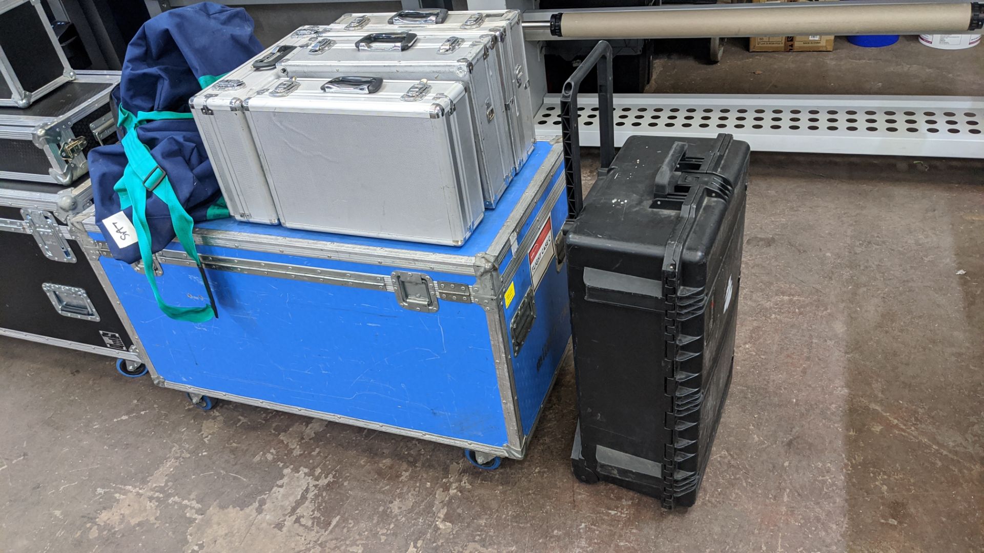 Quantity of flight cases comprising 1 very large case, 4 off briefcase size cases, 1 off large - Image 2 of 4