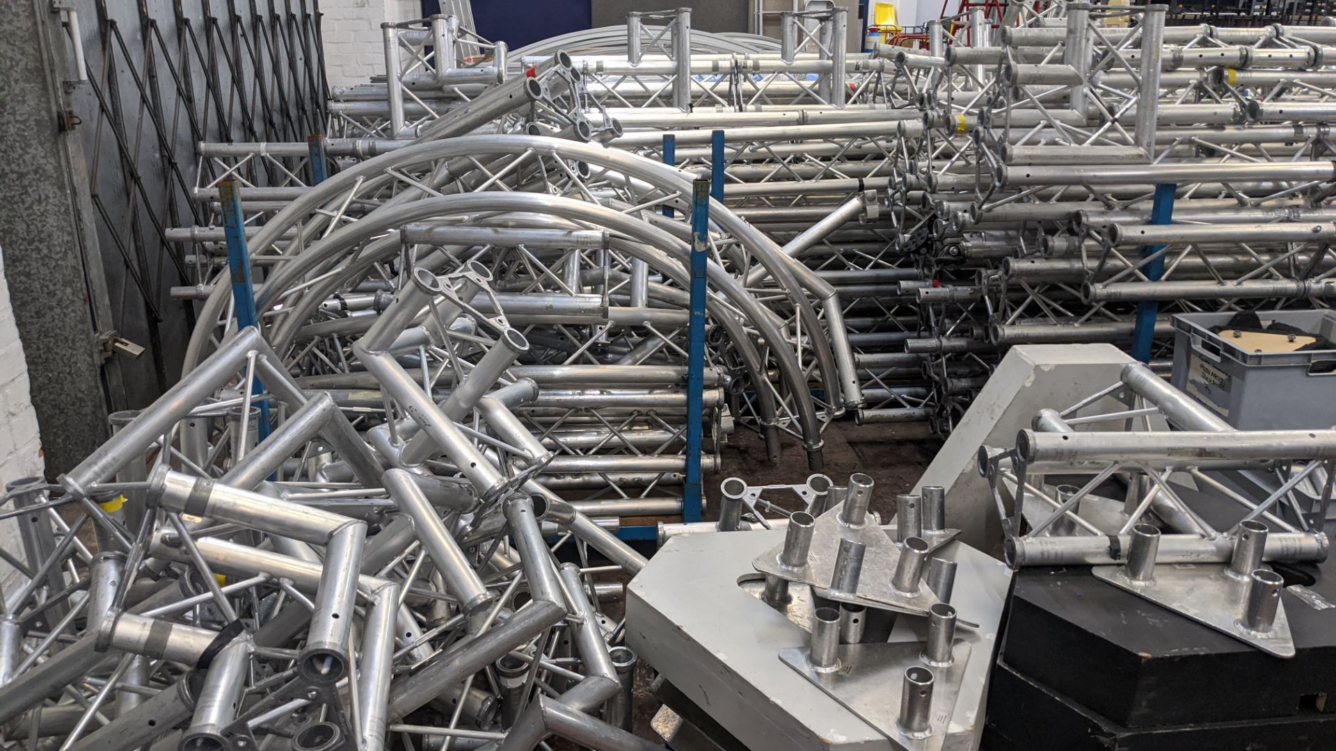 Very large quantity of Astralite triangular truss. This lot comprises the contents of 3 stillages, 2 - Image 18 of 21