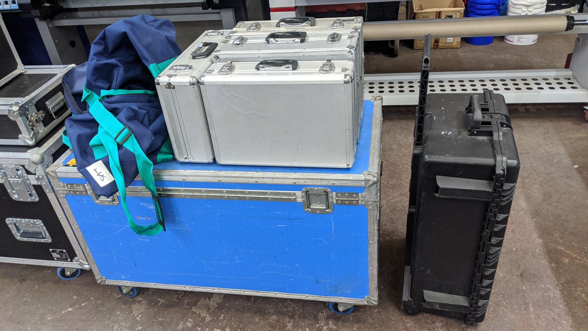 Quantity of flight cases comprising 1 very large case, 4 off briefcase size cases, 1 off large - Image 3 of 4