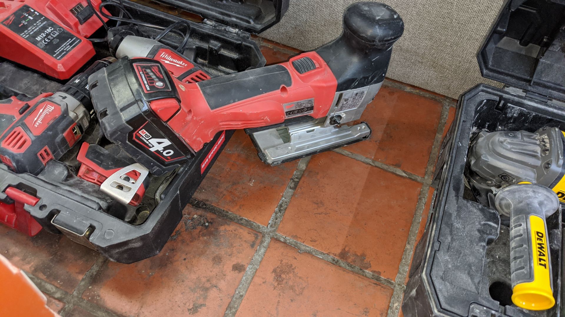 Milwaukee cordless power tools comprising case with 2 drivers, 2 batteries & 1 charger plus separate - Image 5 of 6