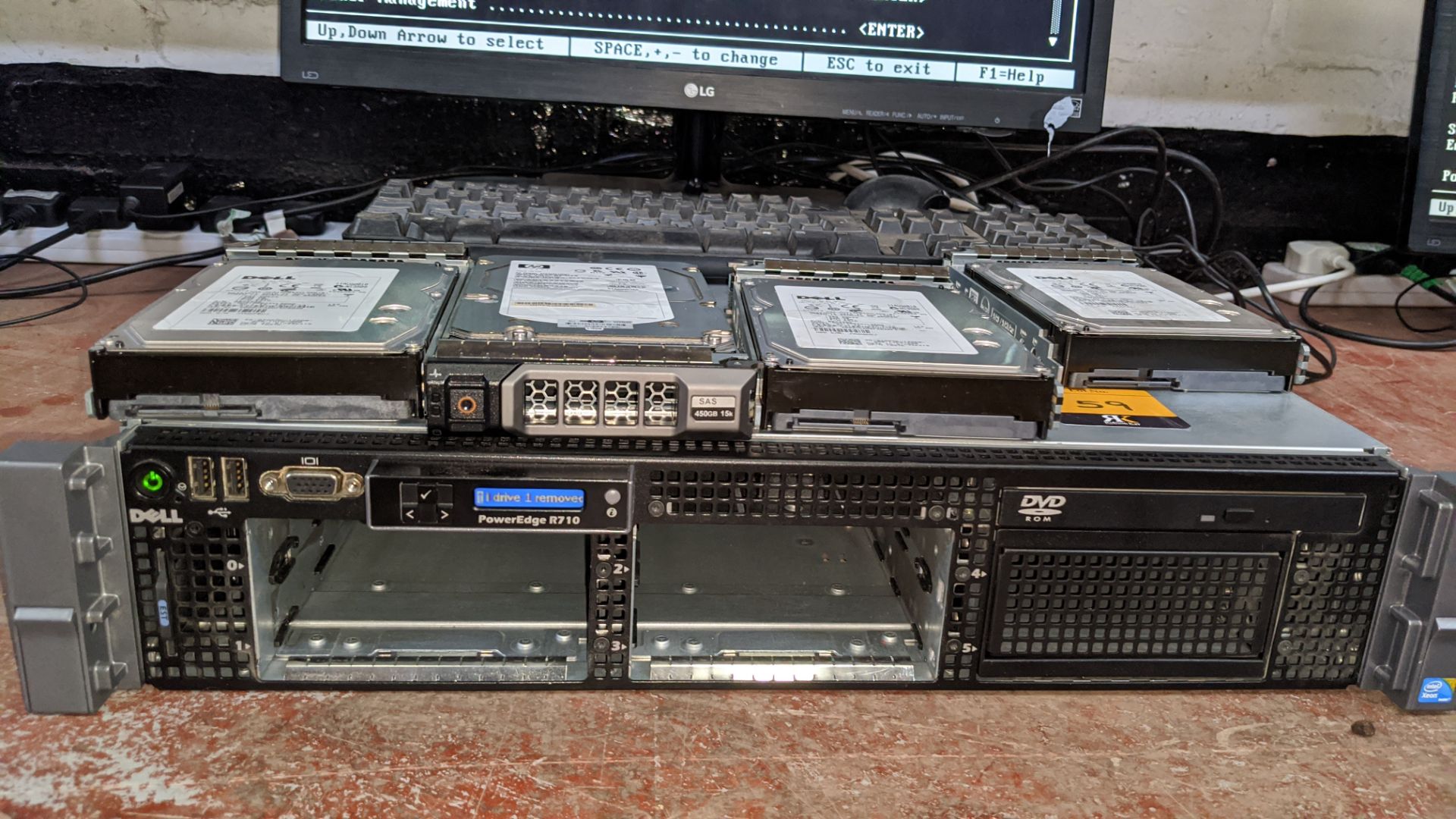 Dell PowerEdge R710 rack mountable server with twin Xeon E5628 processors, 12Gb RAM, 4 off 450Gb 15K - Image 4 of 9