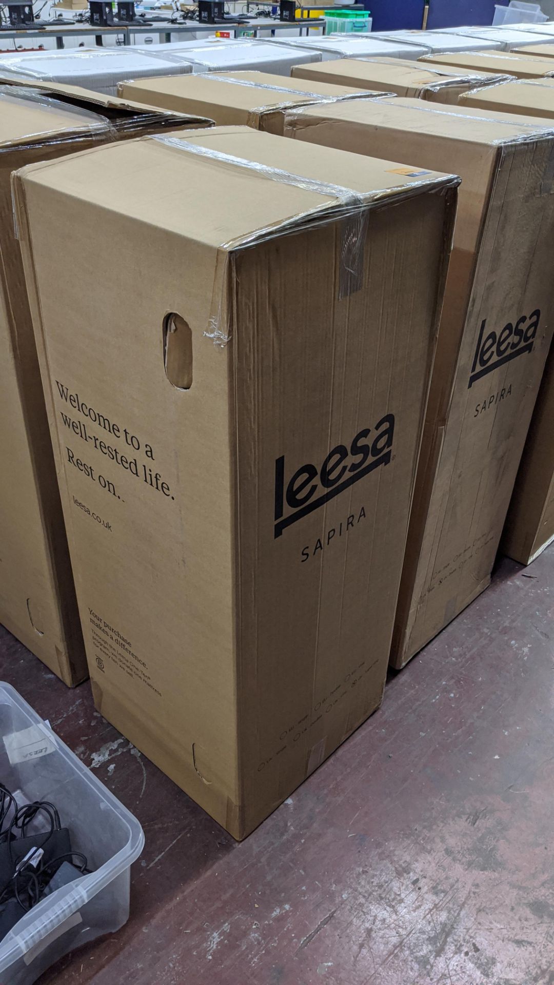 Leesa size UK Super King Sapira luxury hybrid pocket sprung & memory foam mattress. Combines layers