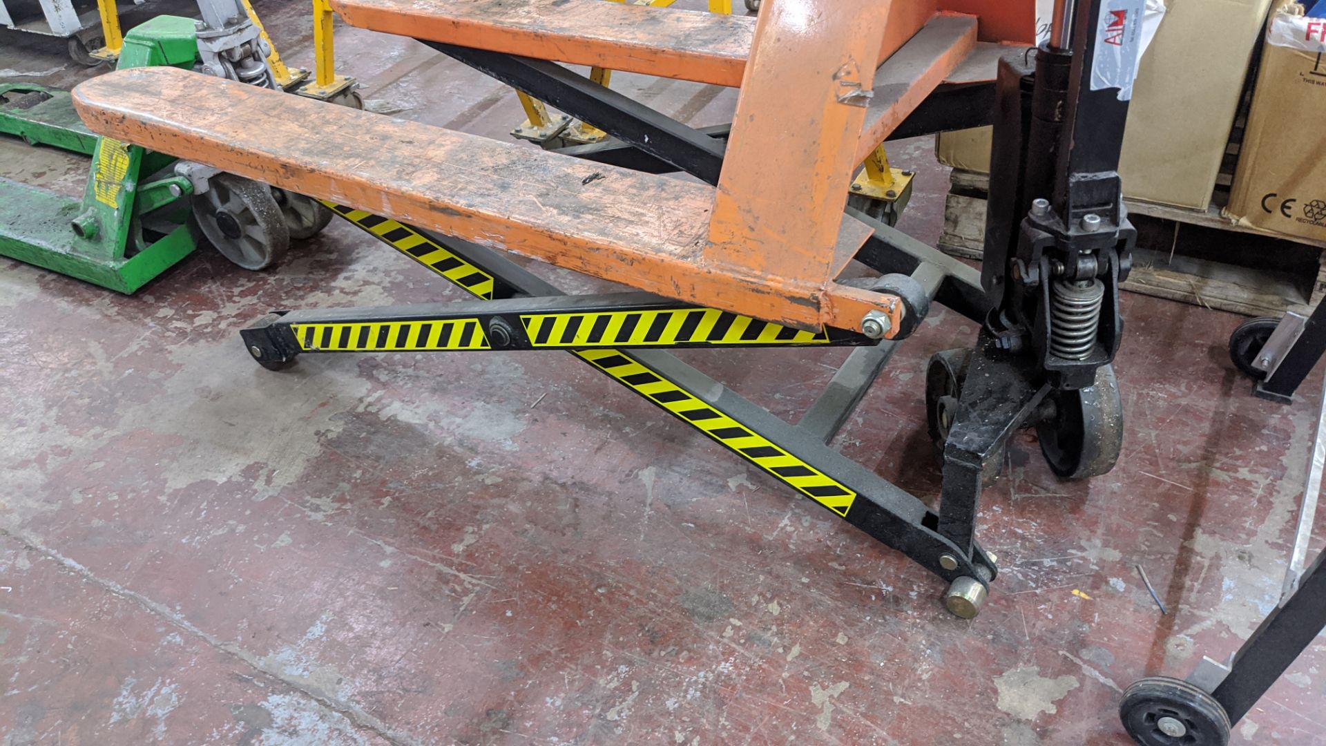 Scissor lift pallet truck - Image 5 of 7