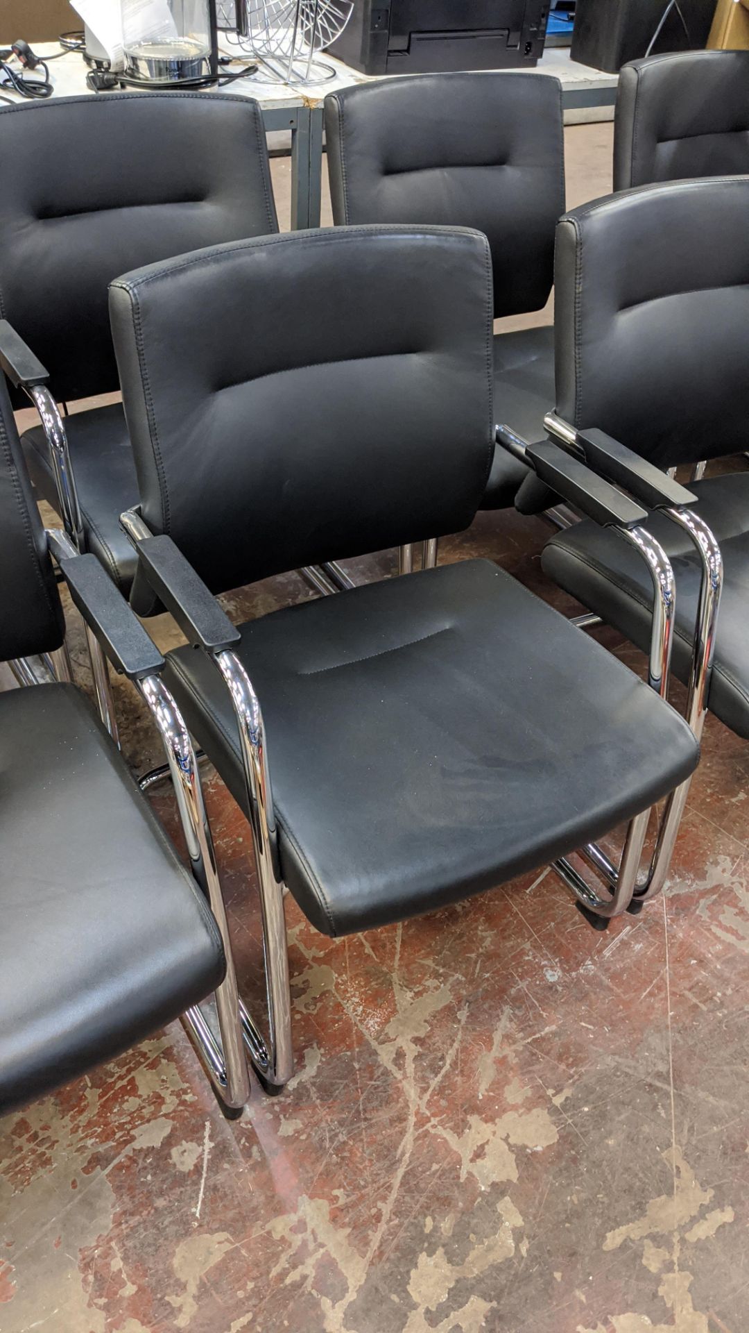 6 off matching black leather chairs on chrome bases NB. Lots 294 & 295 consist of different quantiti - Image 4 of 6