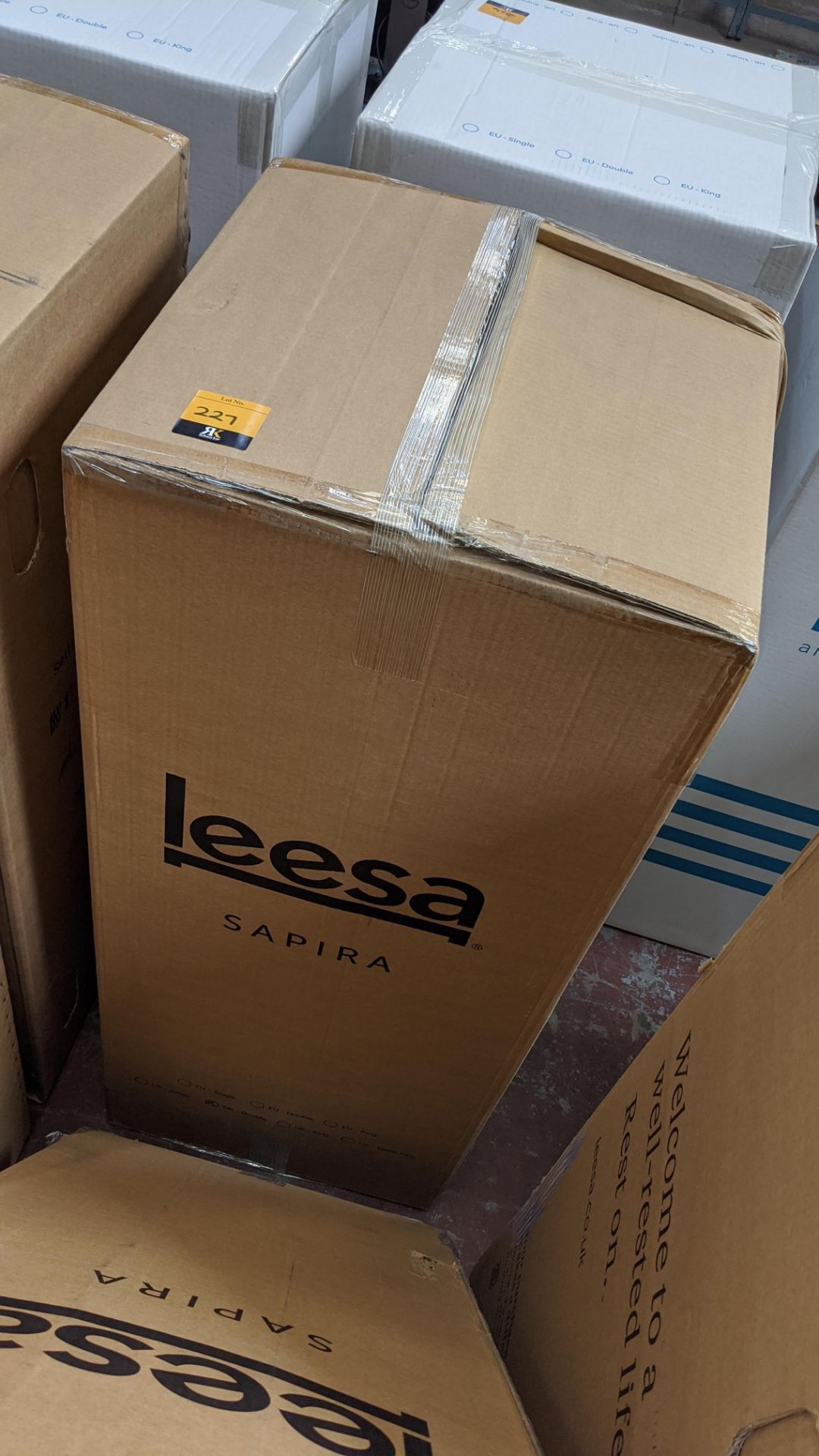 Leesa size UK Double Sapira luxury hybrid pocket sprung & memory foam mattress. Combines layers of - Image 2 of 4