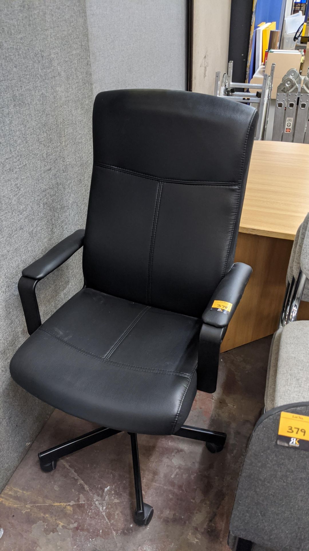 Black leather/leather look exec chair with arms