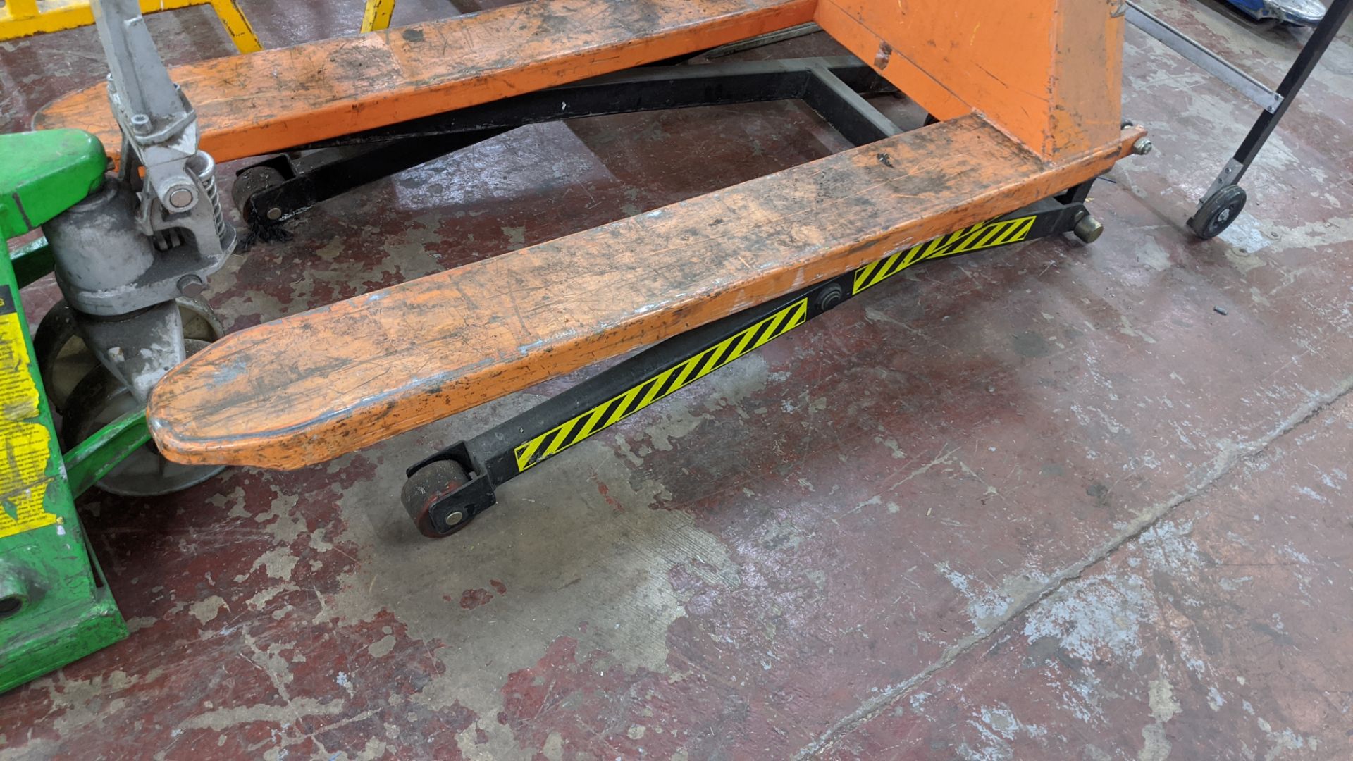 Scissor lift pallet truck - Image 3 of 7