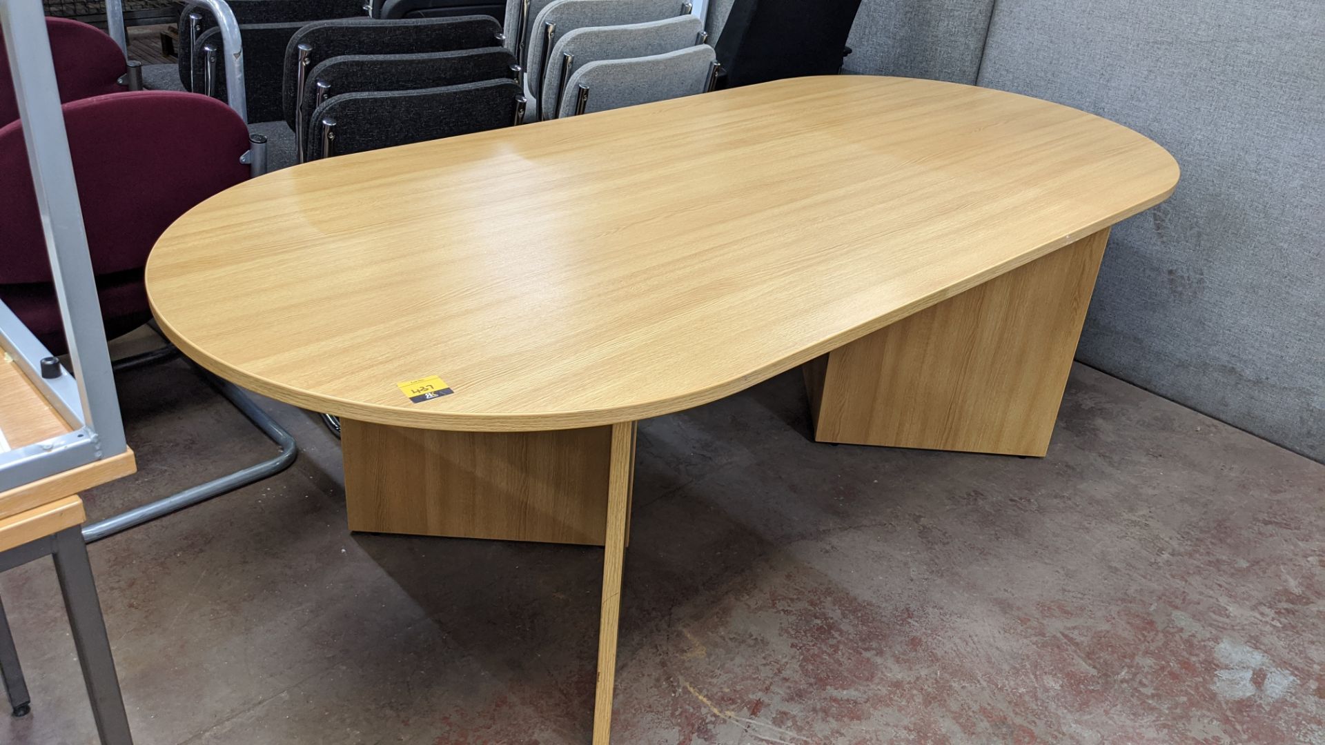 Light oak oval meeting table, measuring approx. 2200mm x 1000mm x 720mm - Image 2 of 4