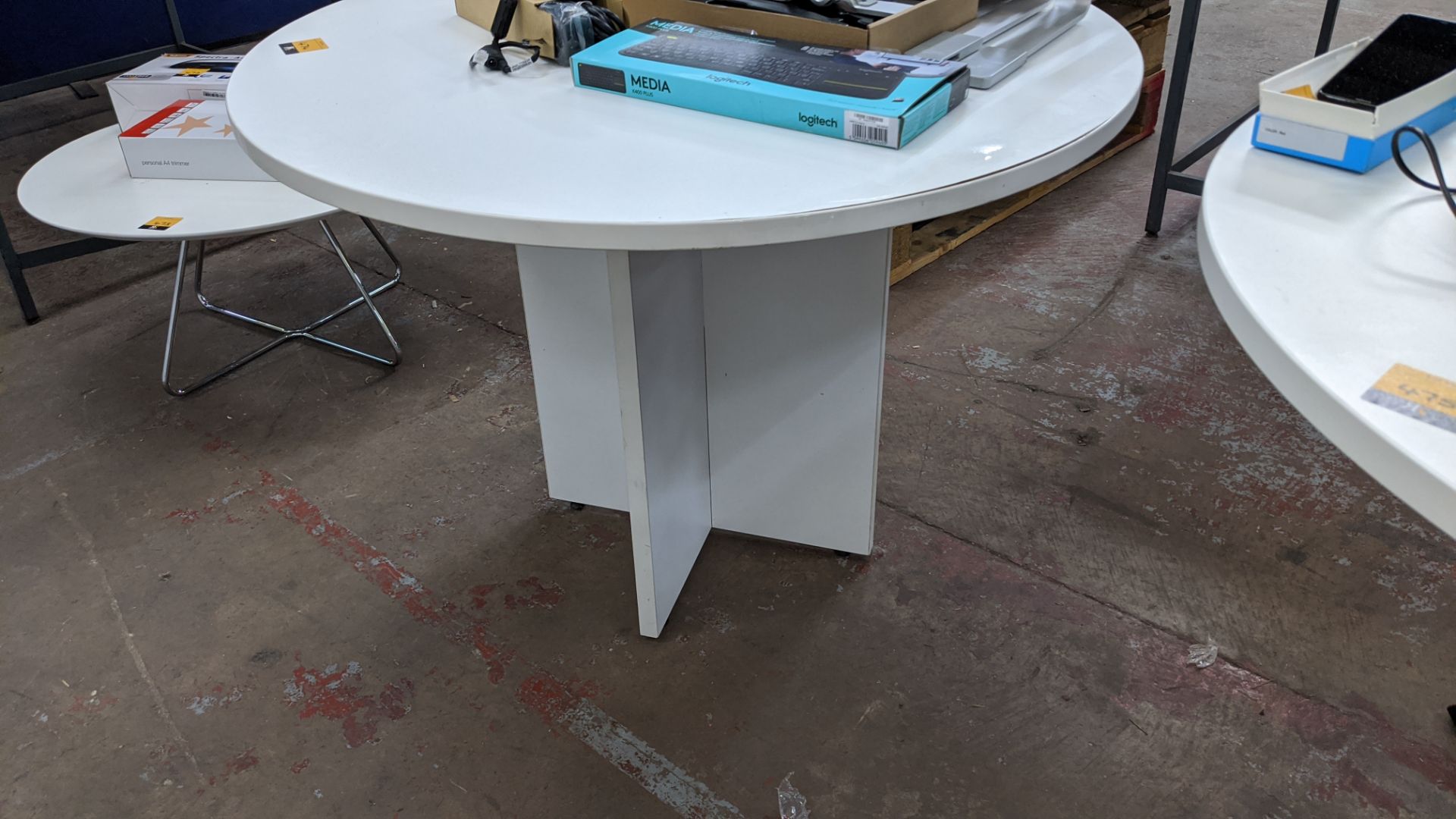 Round white office table, diameter circa 1000mm, height circa 710mm - Image 3 of 3