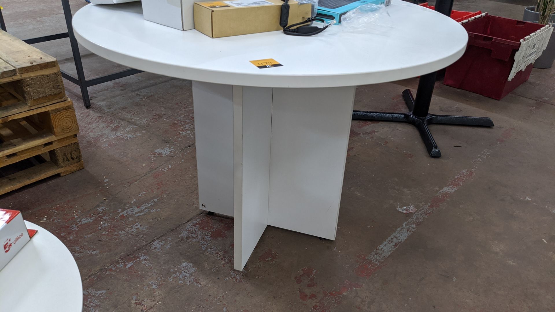 Round white office table, diameter circa 1000mm, height circa 710mm - Image 2 of 3