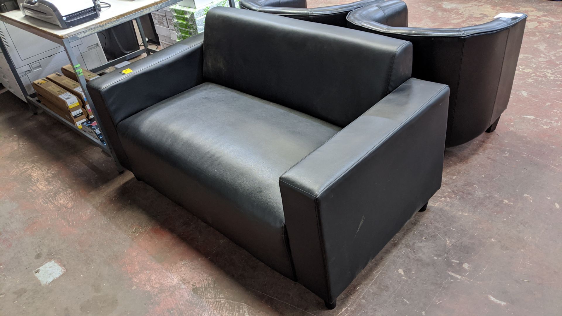 Small black leather/leather look sofa - Image 4 of 4