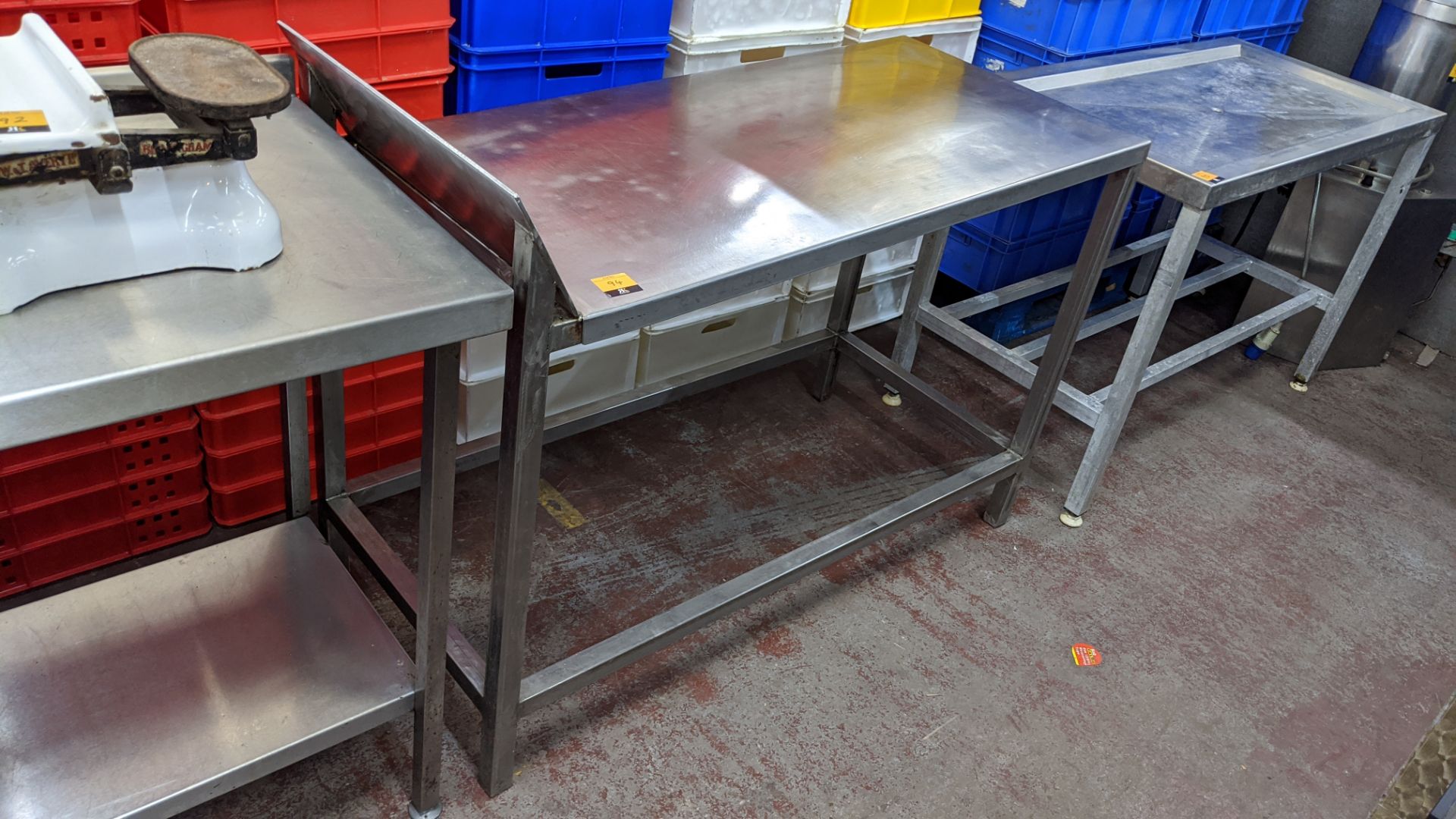 Stainless steel table, with angled top. Max external dimensions approx. 1350mm x 600mm - Image 2 of 3