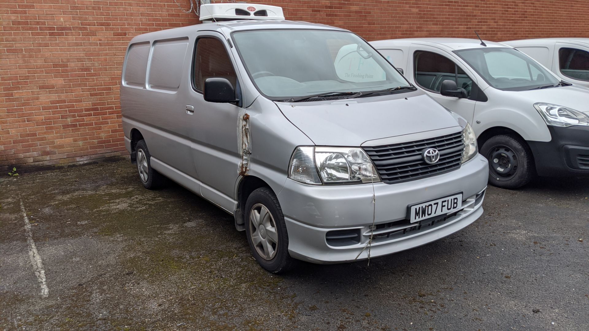 MW07 FUB Toyota HiAce 280 D-4D 95 SWB refrigerated panel van, 5 speed manual gearbox, 2494cc diesel - Image 4 of 35