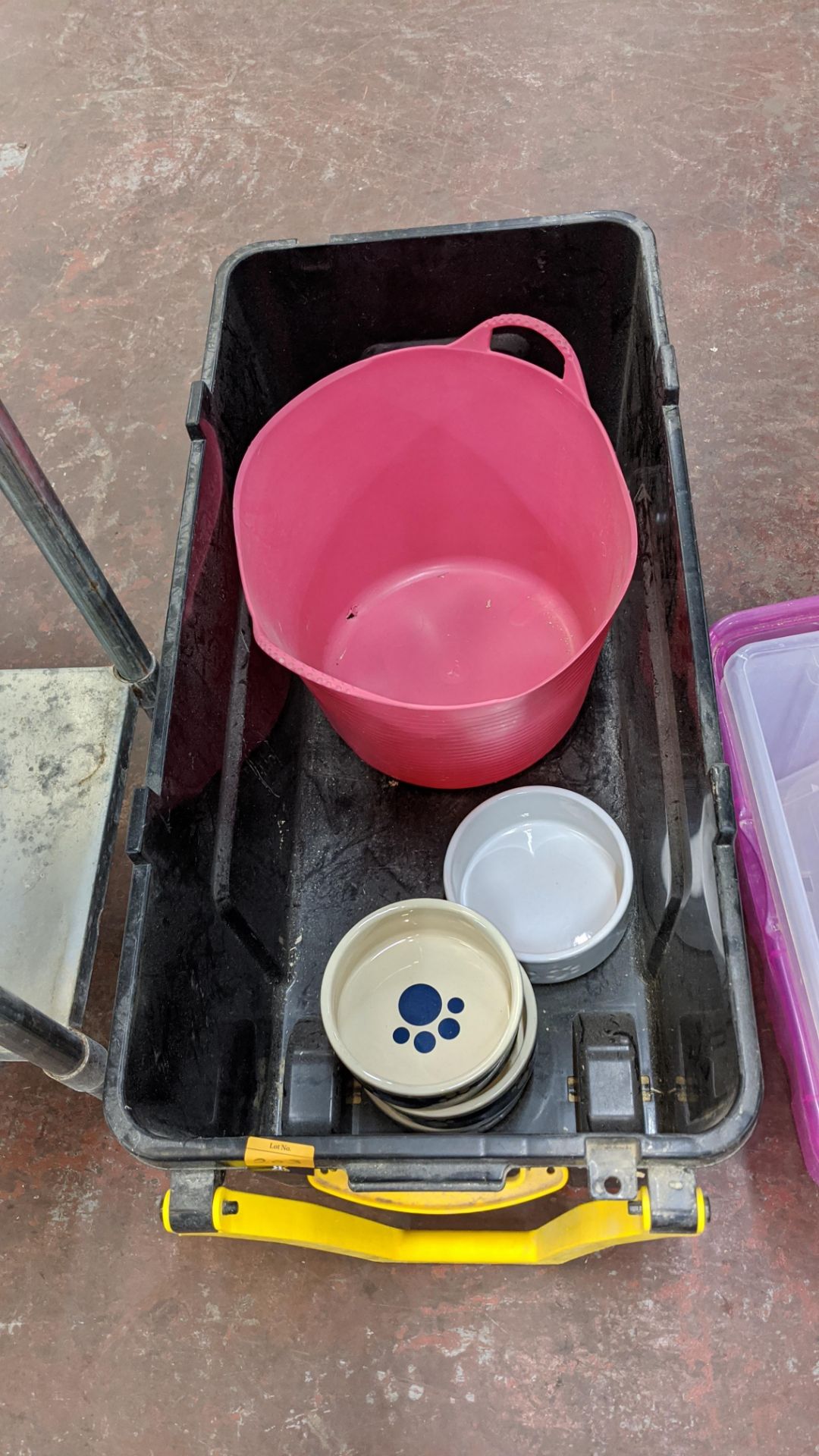 Quantity of assorted plastic storage containers plus 4 dog bowls - Image 3 of 5