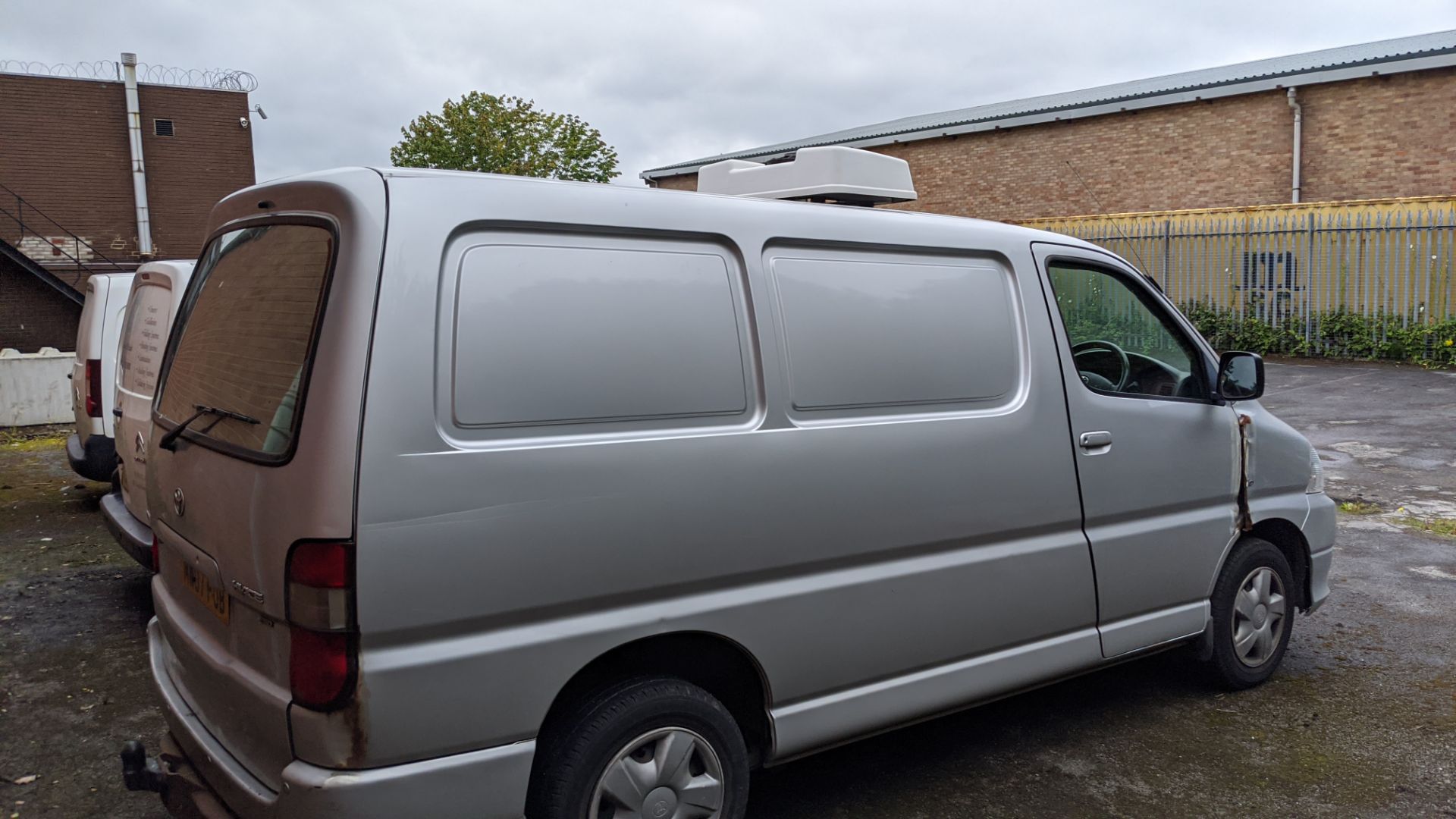 MW07 FUB Toyota HiAce 280 D-4D 95 SWB refrigerated panel van, 5 speed manual gearbox, 2494cc diesel - Image 12 of 35