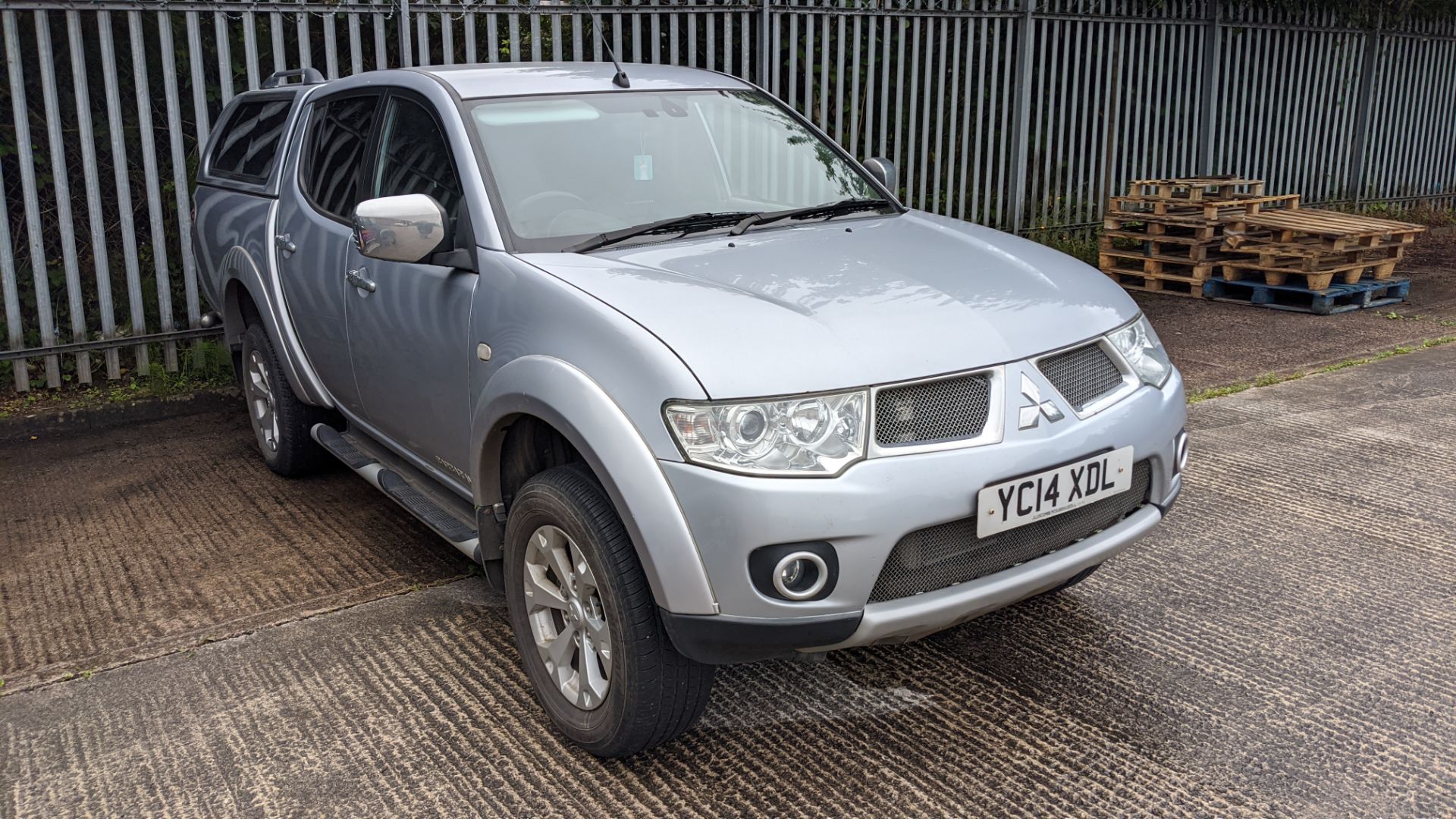 YC14 XDL Mitsubishi L200 Barbarian LB Double Cab DI/D 4X4 pick-up, 5 speed manual gearbox, 2477cc di