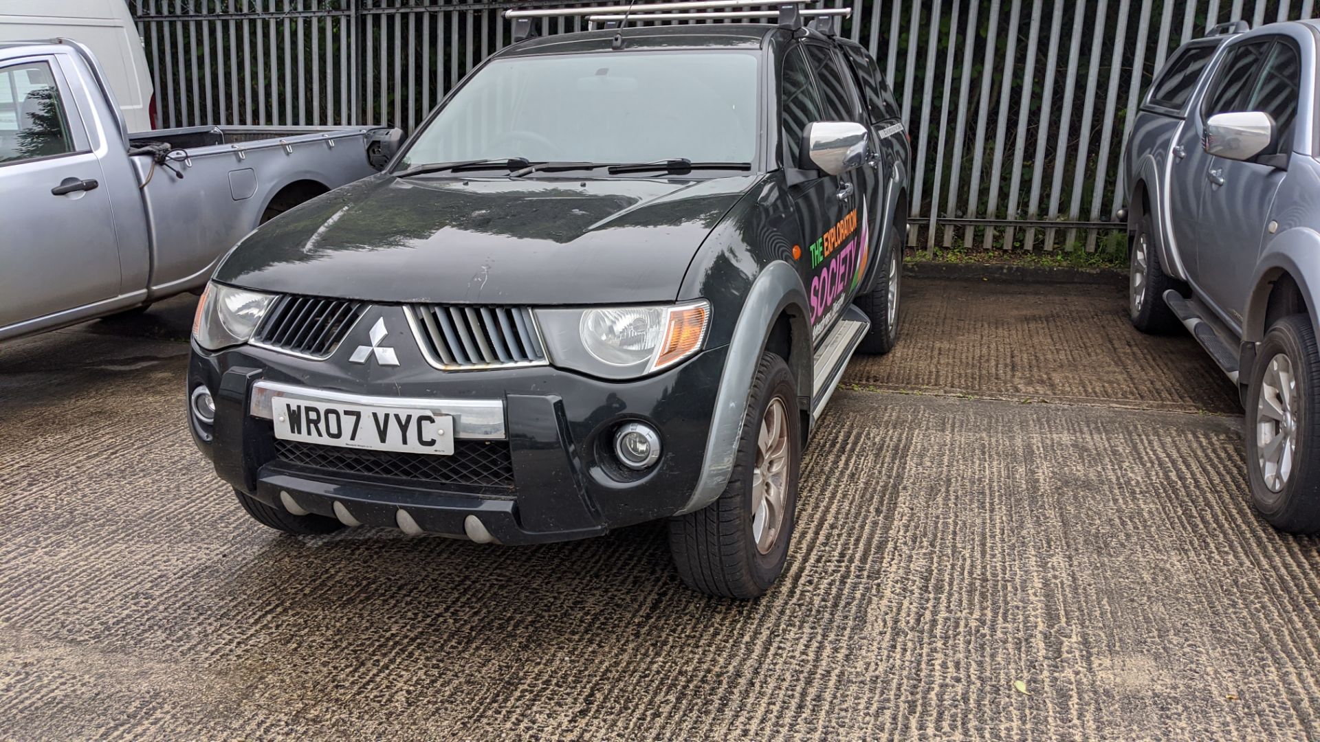 WR07 VYC Mitsubishi L200 Warrior Di-D Double Cab 4x4 pick-up, 5 speed manual gearbox, 2477cc diesel - Image 4 of 32