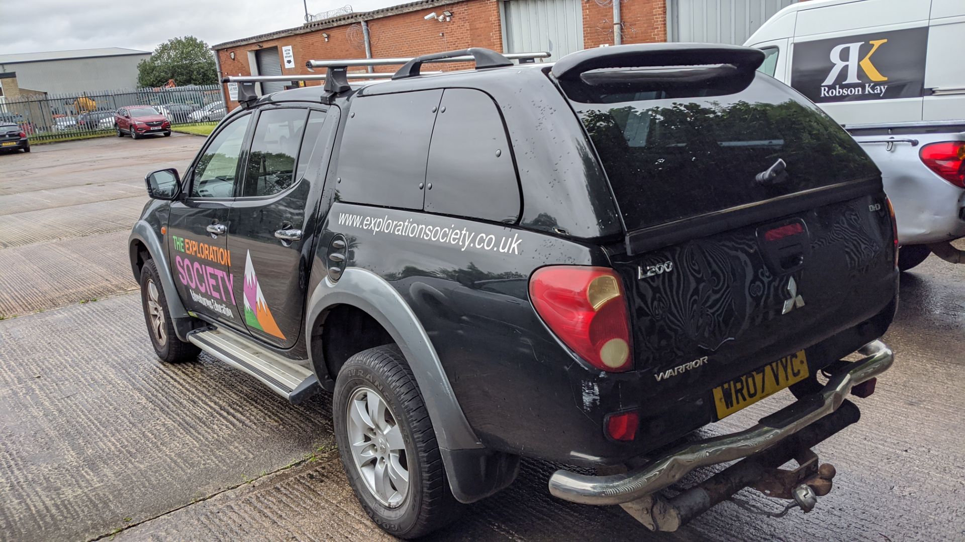 WR07 VYC Mitsubishi L200 Warrior Di-D Double Cab 4x4 pick-up, 5 speed manual gearbox, 2477cc diesel - Image 6 of 32