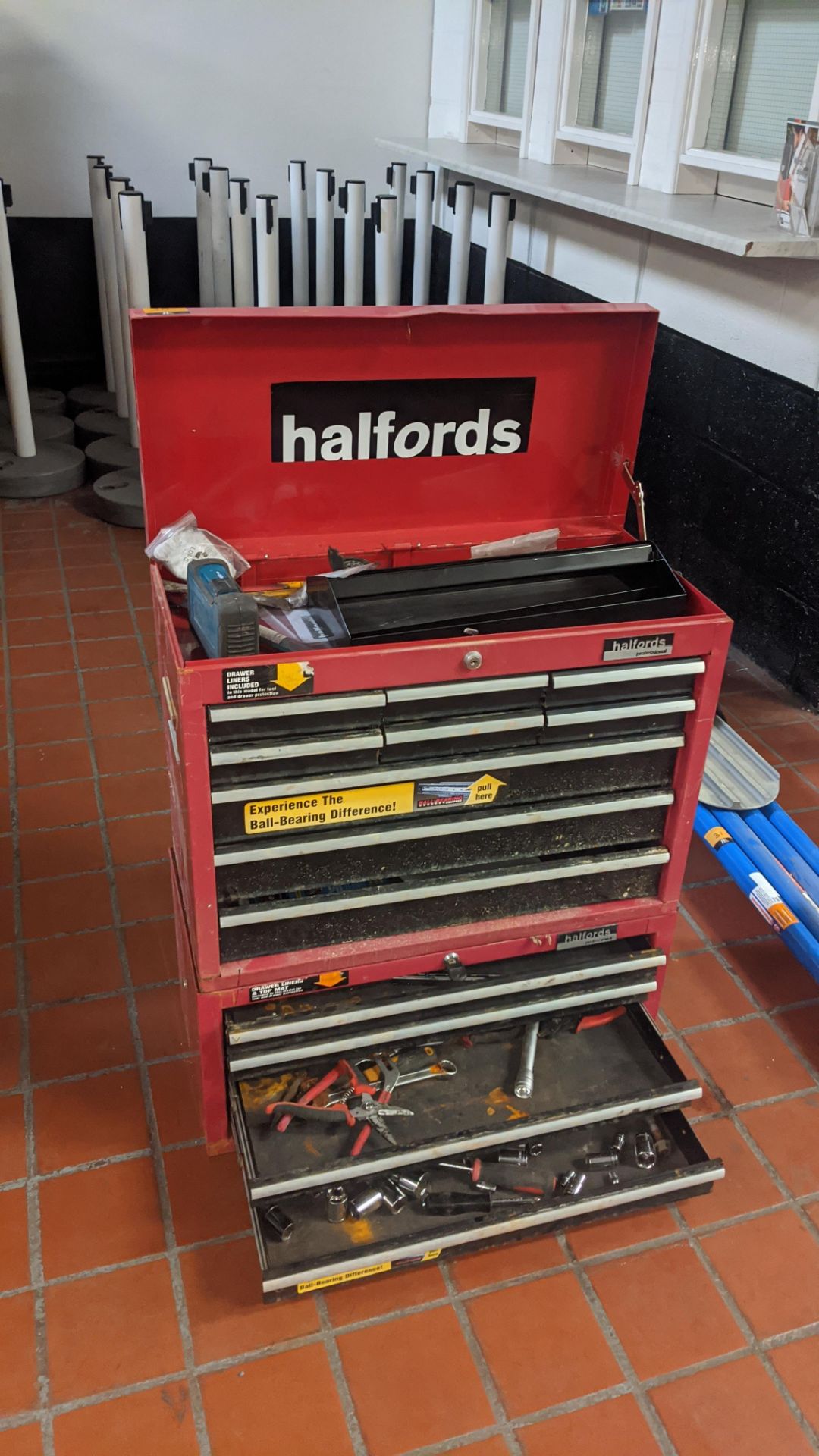 Pair of matching red Halfords Professional stackable tool chests including contents. NB this lot in - Image 3 of 7