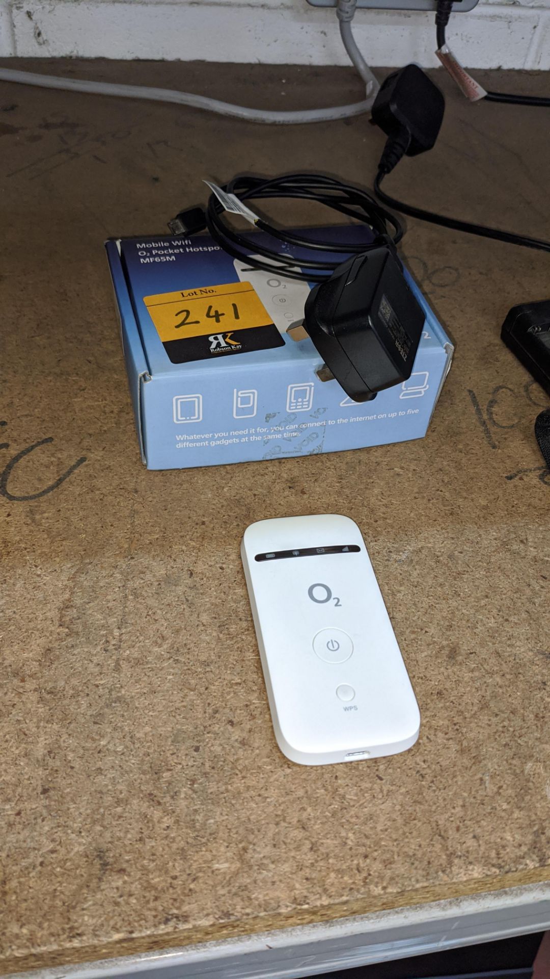 Mobile Wi-Fi O2 pocket hot spot including box & charger