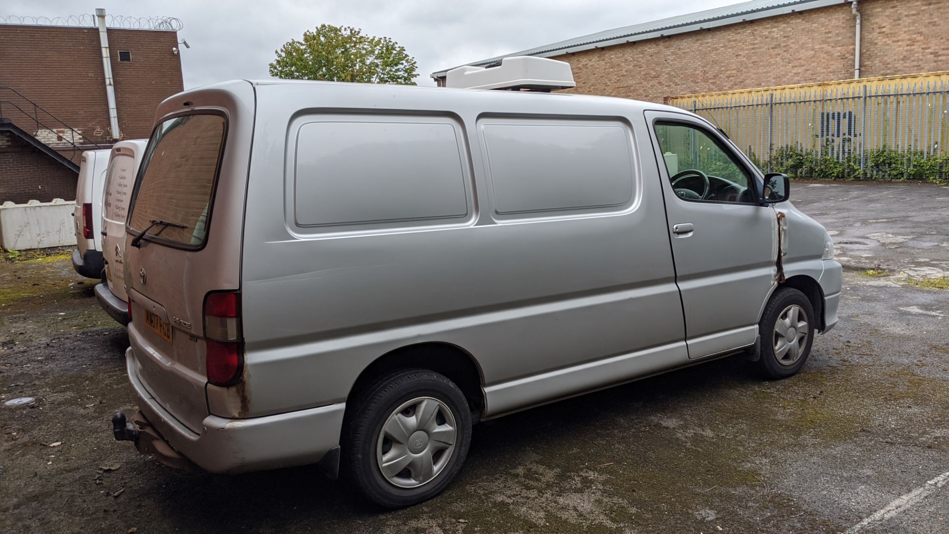 MW07 FUB Toyota HiAce 280 D-4D 95 SWB refrigerated panel van, 5 speed manual gearbox, 2494cc diesel - Image 13 of 35