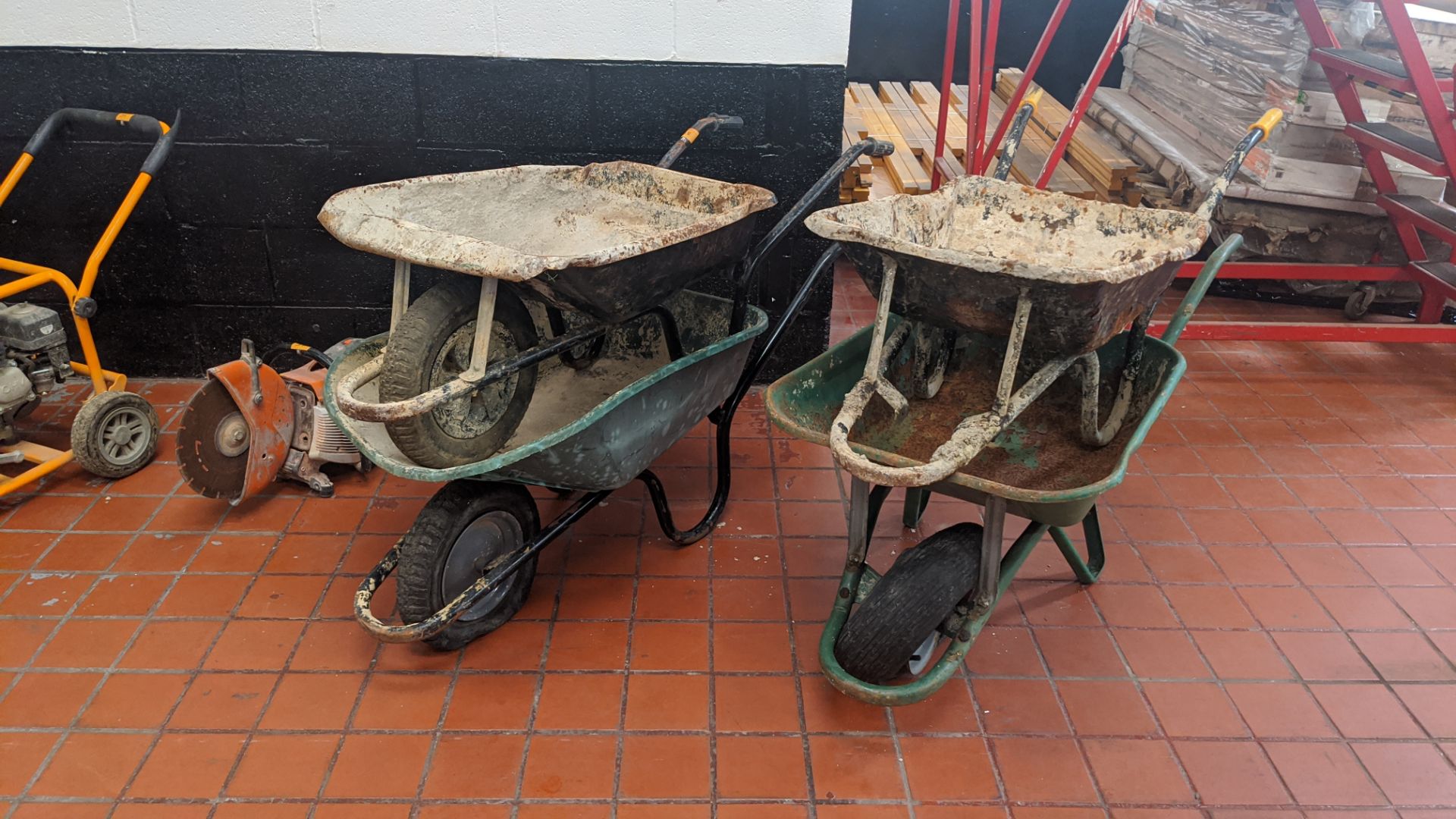 4 off wheelbarrows - Image 2 of 4