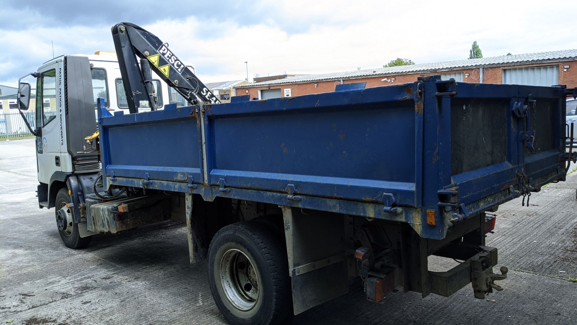 T546 POC Iveco Ford 75E15 7.5ton tipper with hi-ab, 6 speed manual gearbox, 5861cc diesel engine. C - Image 8 of 35