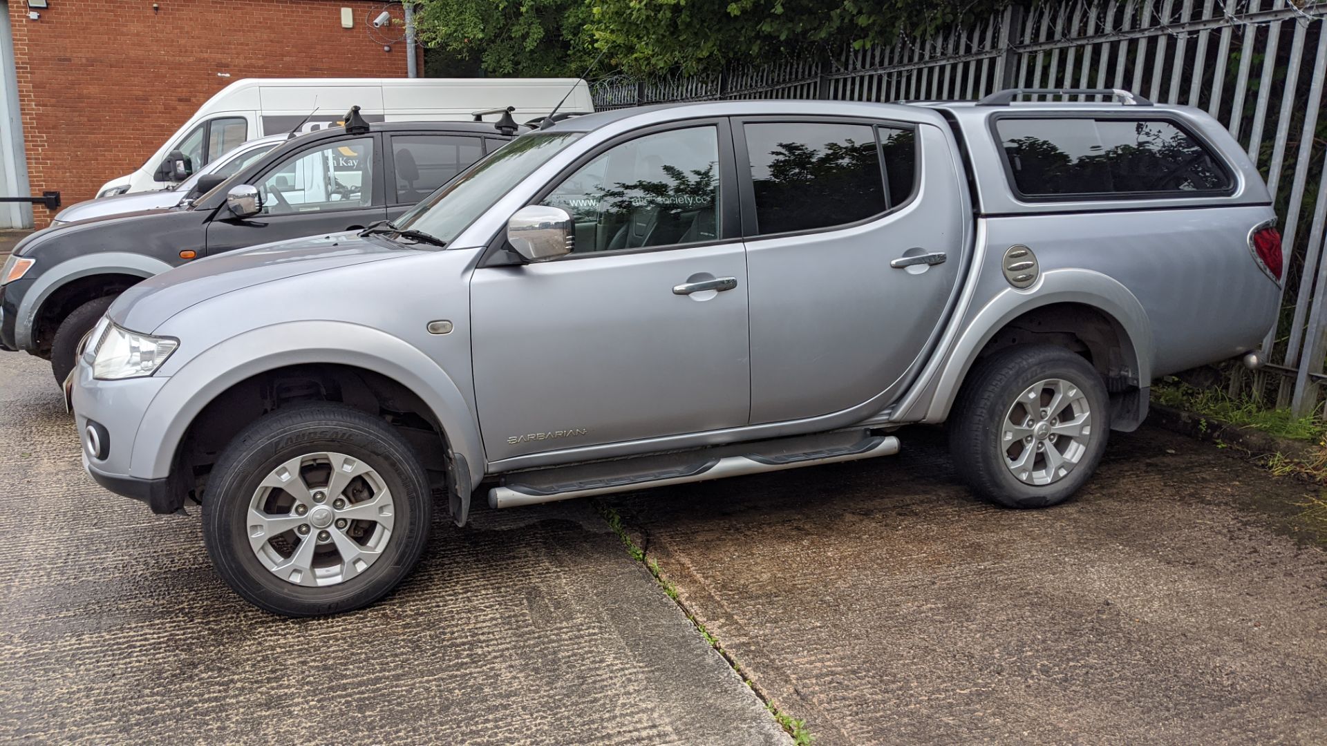 YC14 XDL Mitsubishi L200 Barbarian LB Double Cab DI/D 4X4 pick-up, 5 speed manual gearbox, 2477cc di - Image 7 of 35