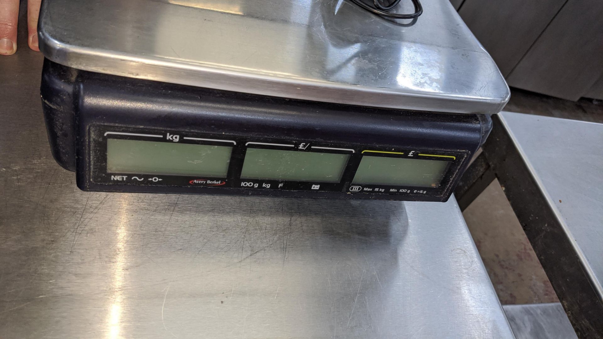 Avery Berkel grocer's scales model FX50 with customer facing display, including power pack - Image 4 of 4