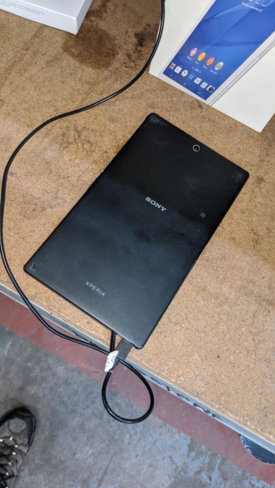 Sony Xperia model Z3 16Gb tablet including box, charger & charging cable - Image 6 of 10