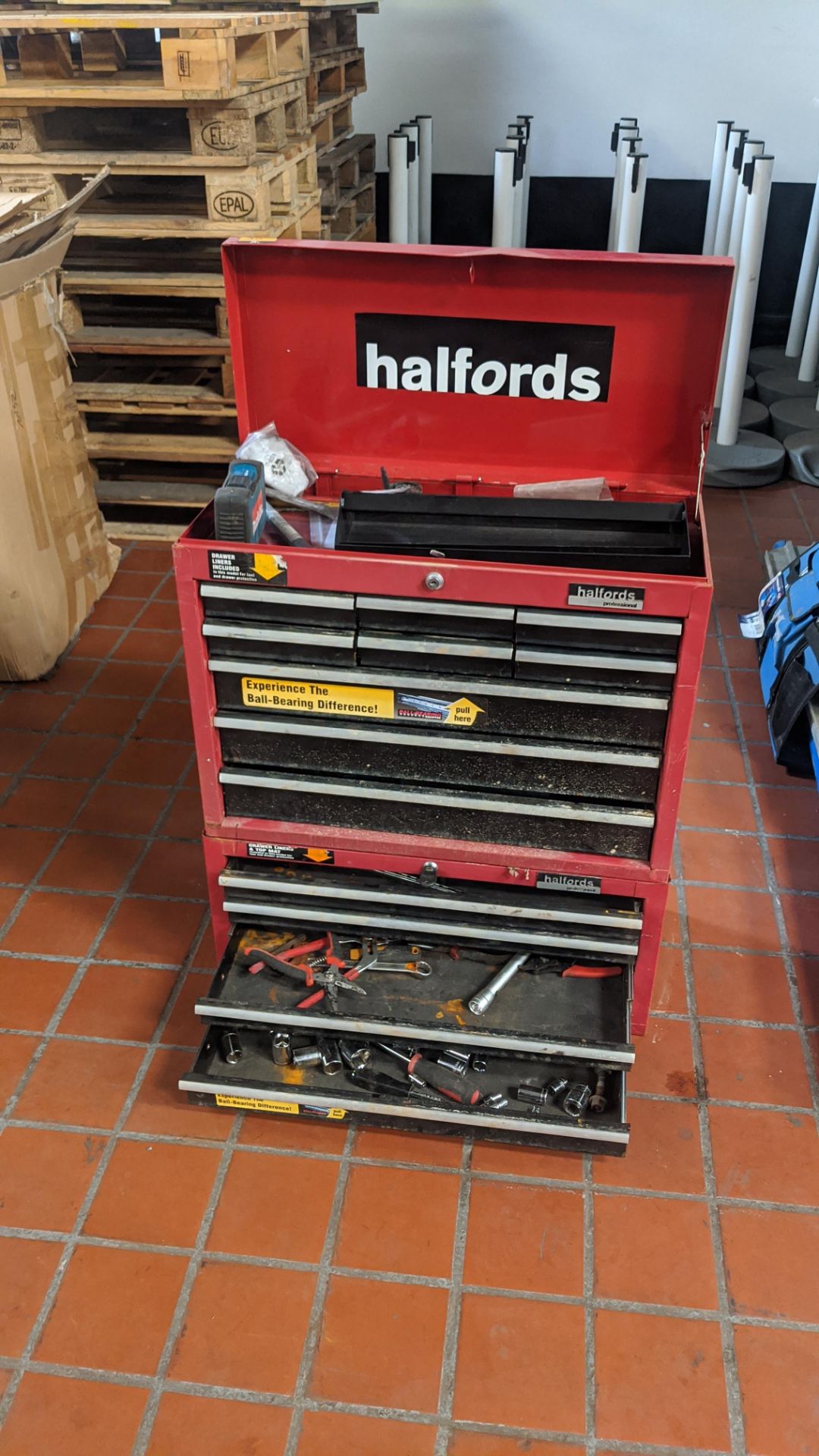 Pair of matching red Halfords Professional stackable tool chests including contents. NB this lot in - Image 2 of 7