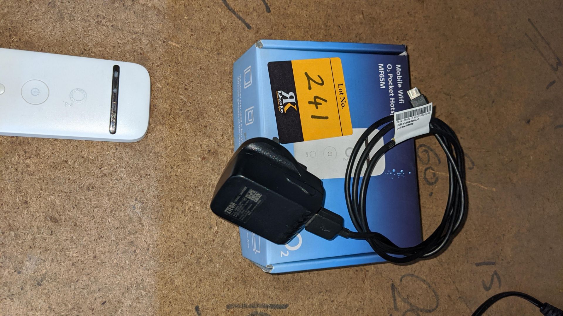 Mobile Wi-Fi O2 pocket hot spot including box & charger - Image 4 of 5