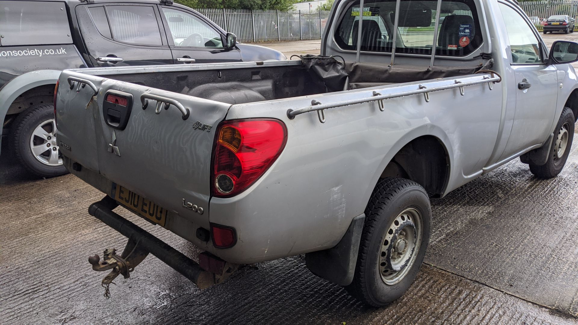 EJ10 EUU Mitsubishi L200 4Life Di-D 4x4 pick-up, 5 speed manual gearbox, 2477cc diesel engine. Colo - Image 8 of 16