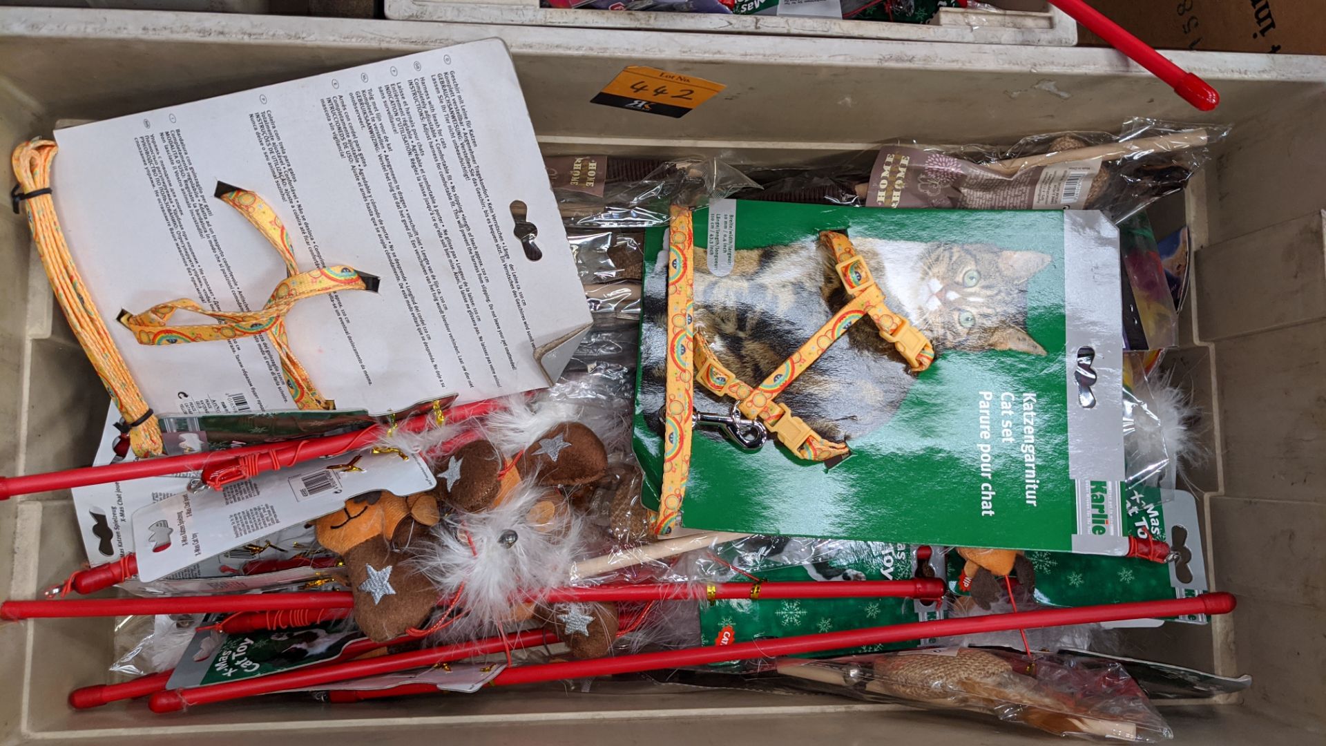 The contents of a crate of assorted cat toys, novelties, harnesses, leads & more - Image 3 of 3