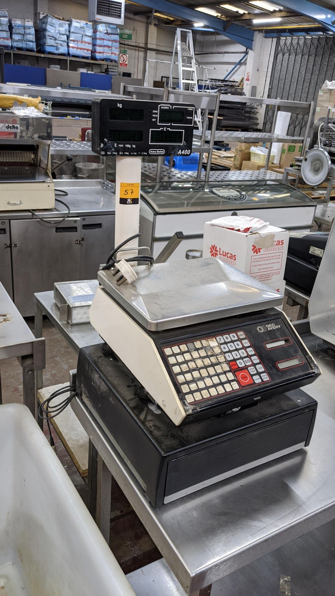 GEC Avery model A400 grocer's scales with twin sided column mounted display. Includes cash drawer.