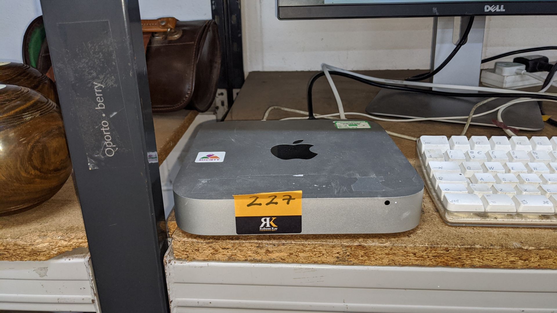 Apple Mac mini computer model A1347/EMC2840 with 1.4GHz i5 CPU, 4Gb RAM, 500Gb HDD. Please note thi - Image 3 of 9