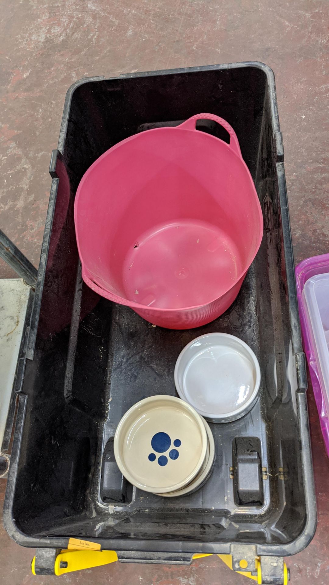 Quantity of assorted plastic storage containers plus 4 dog bowls - Image 4 of 5