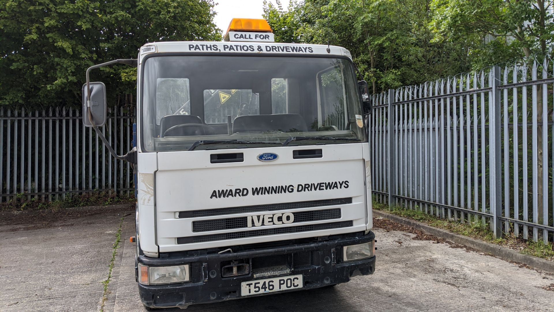 T546 POC Iveco Ford 75E15 7.5ton tipper with hi-ab, 6 speed manual gearbox, 5861cc diesel engine. C - Image 5 of 35