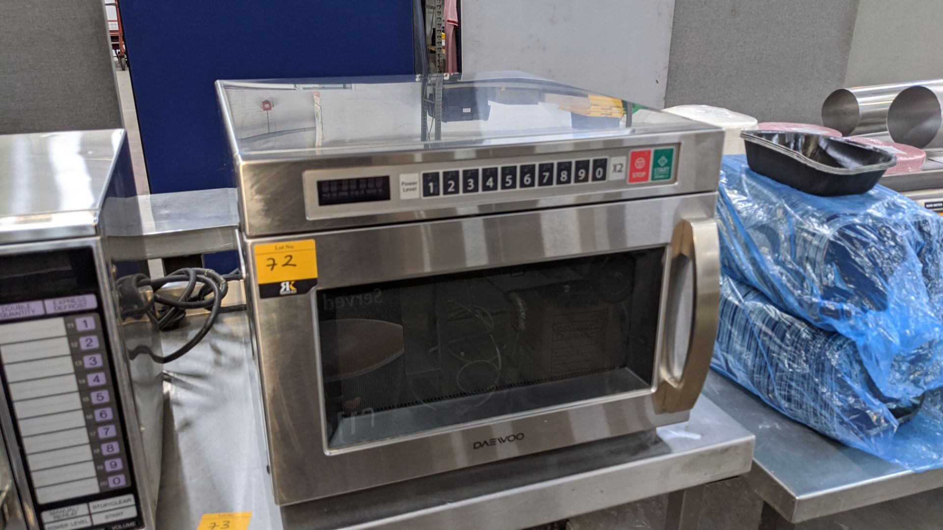 Daewoo commercial microwave model KOM-9F85