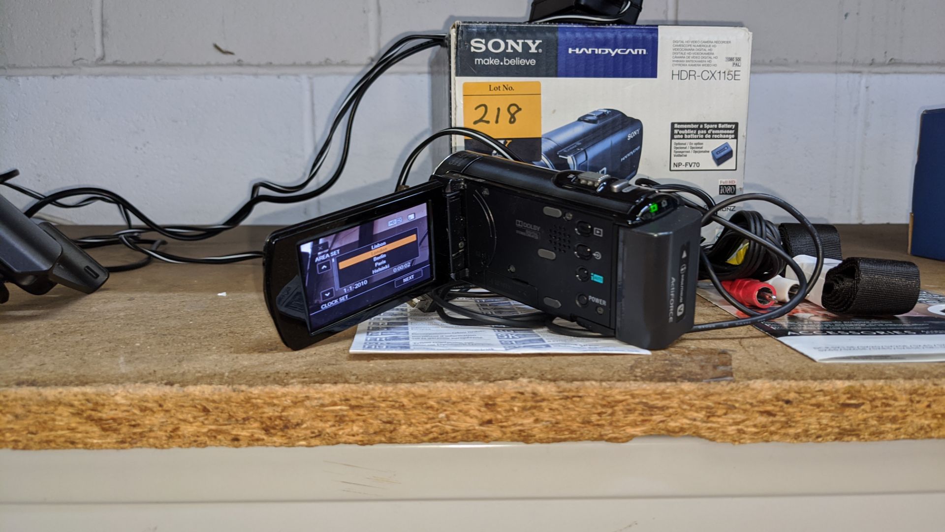 Sony Handycam video camera model HDR-CX115E including box, manual, cables & accessories - Image 5 of 8