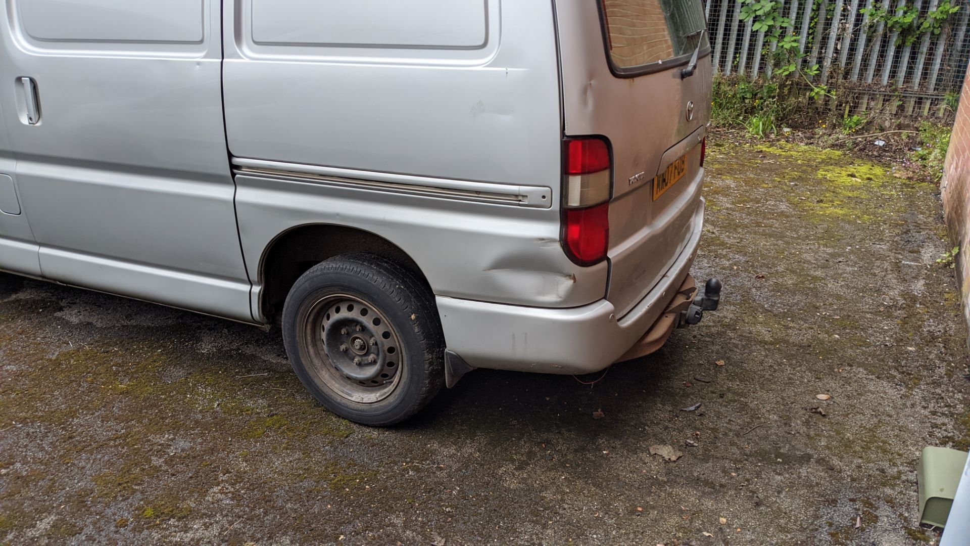 MW07 FUB Toyota HiAce 280 D-4D 95 SWB refrigerated panel van, 5 speed manual gearbox, 2494cc diesel - Image 11 of 35