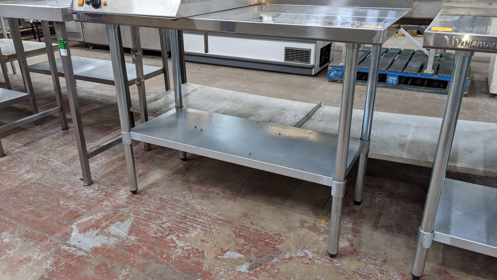 Stainless steel twin tier table, top measuring approximately 1220mm x 610mm - Image 2 of 3
