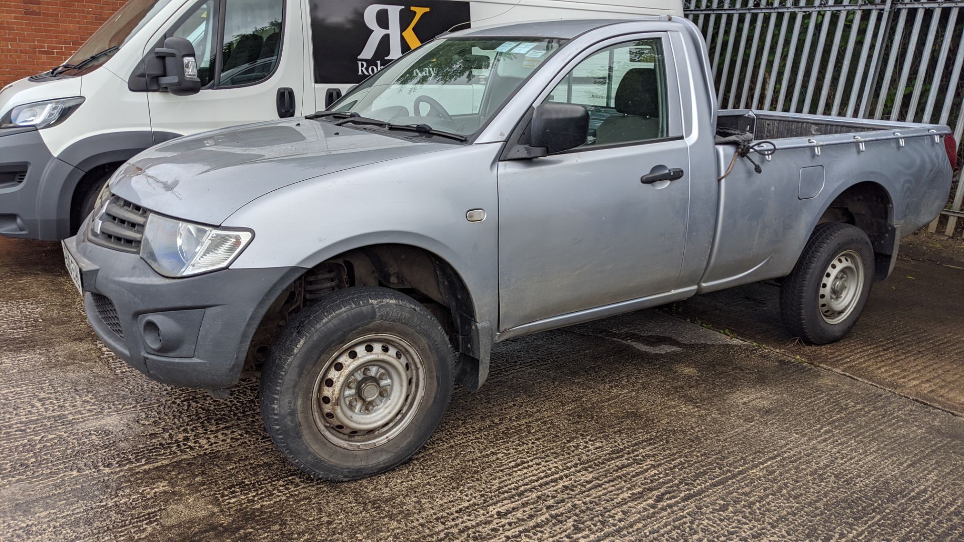 EJ10 EUU Mitsubishi L200 4Life Di-D 4x4 pick-up, 5 speed manual gearbox, 2477cc diesel engine. Colo - Image 4 of 16